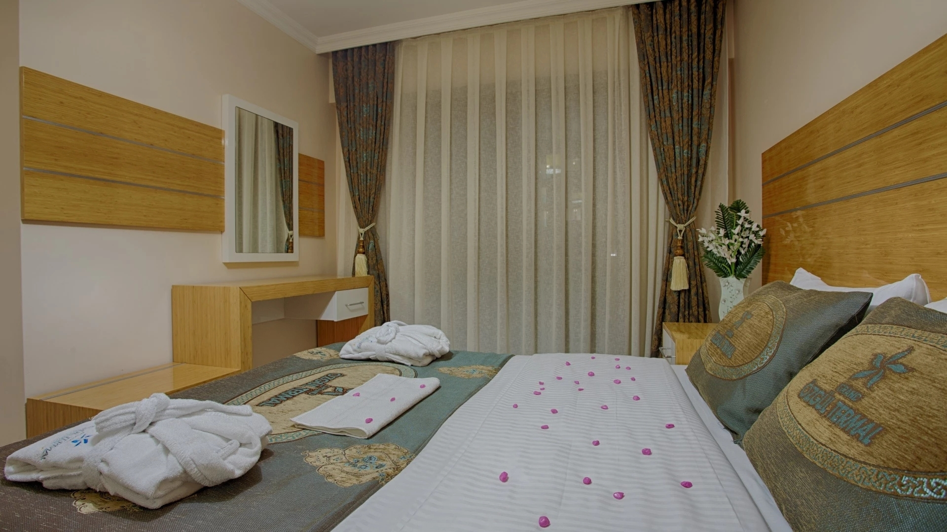 Grand Özgül Termal & SPA  Tatil Köyü Standart 1+1 Suit Oda
