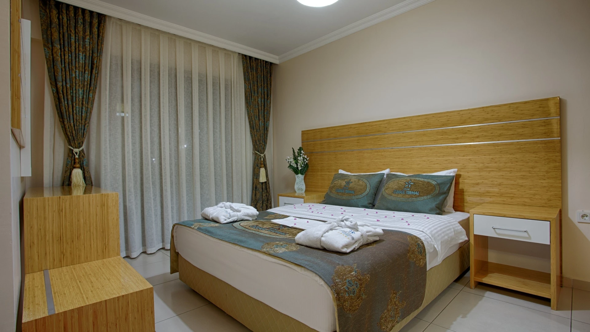 Grand Özgül Termal & SPA  Tatil Köyü Standart 1+1 Havuzlu Suit 